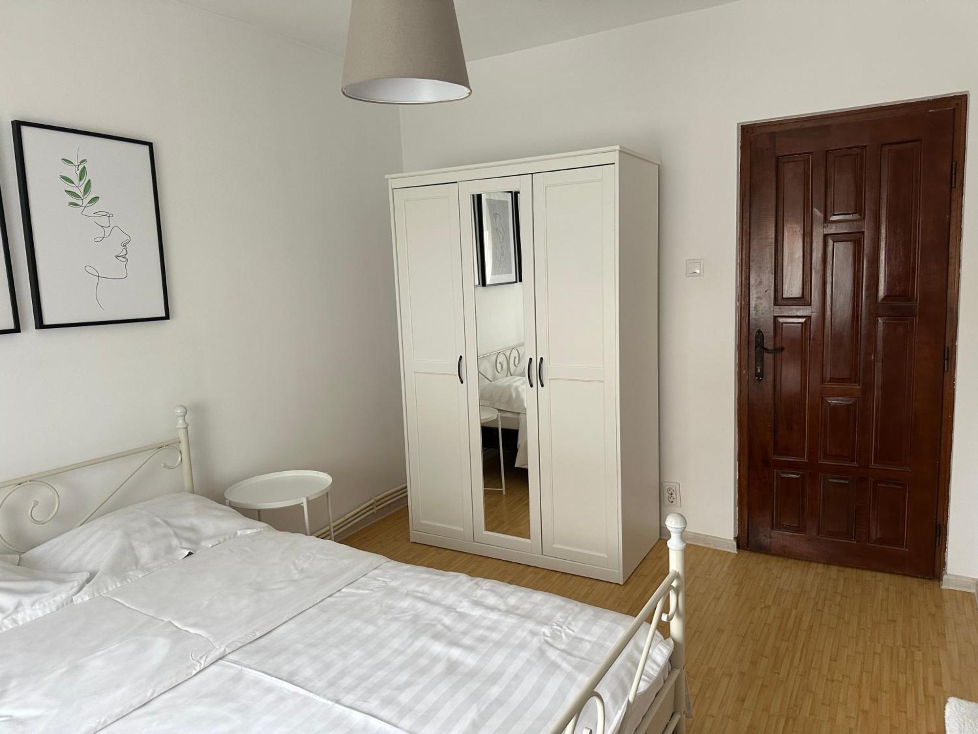 White Glamour Buzău Eksteriør bilde